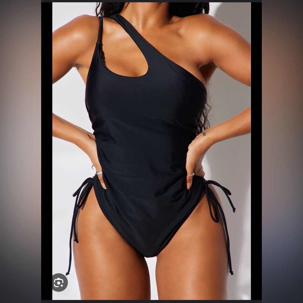 NEW Fashion Nova Black One-Piece Swimsuit Monokini One Shoulder Size Medium